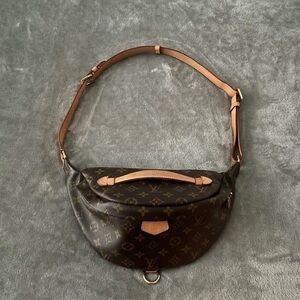 Elegant Brown Crossbody  Louis Vuitton monogram BumBag